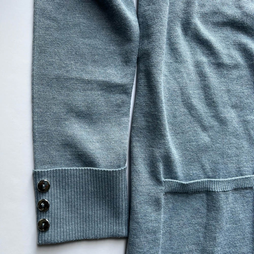 sweater - Picture 3 of 4